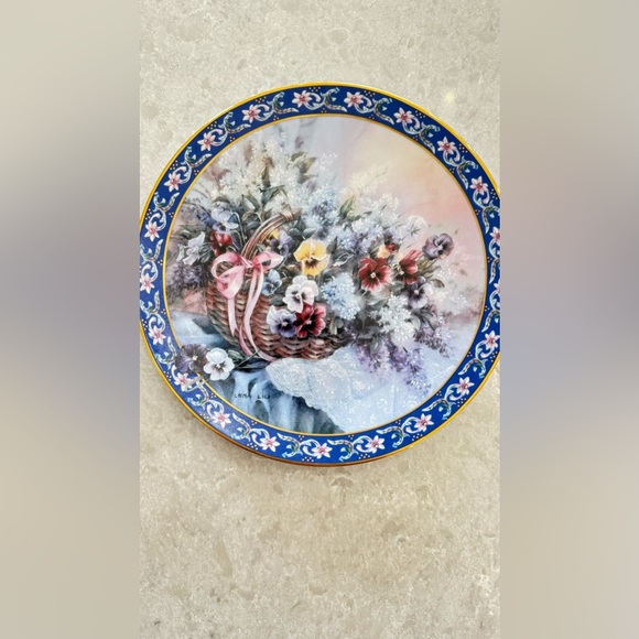 4 Lina Liu Collector’s Plates - Picture 2 of 9